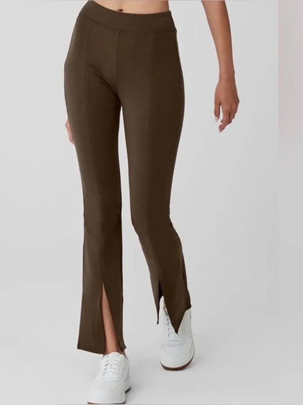 Alo Airbrush High-Waist 7/8 Flutter Legging in color espresso. NWT